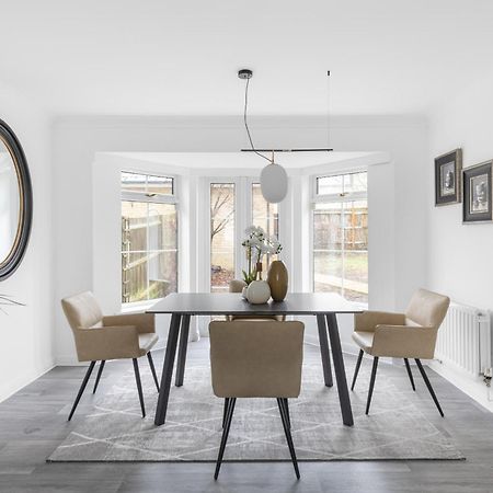 Luxurious 3 Bed House With Free Parking, Close To The Train Station & Town Braintree Eksteriør bilde